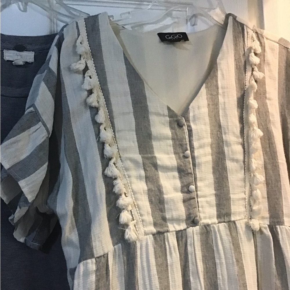 3 dresses- Cream and Gray dress,black and white, gray with ruffled sleeves. - Picture 4 of 9
